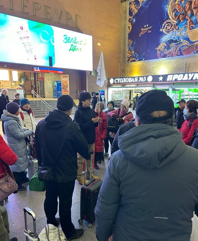 00后勇闯夕阳红老年团被当团宠 专家：文旅产品需探索代际融合新路径