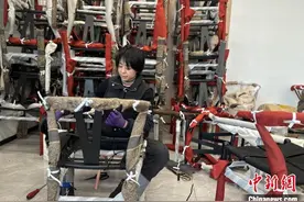 从幼师到藤椅编织能手 杭州“卡嫂”双手编出“稳稳的幸福”图片