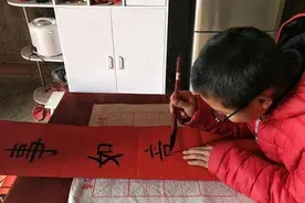 山东的年味|马学民：写春联图片
