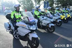 莱西公安倾力护航2024环莱西湖半程马拉松赛图片