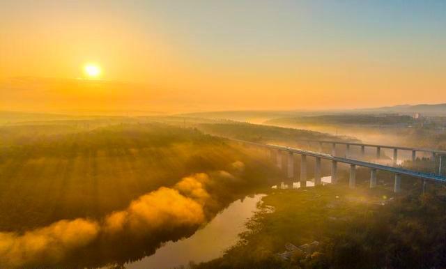 沈白高铁解锁吉林：秋之彩色吉林 层林尽染之美
