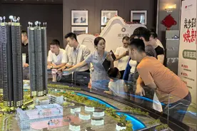 坐标深圳！“一天卖五六十套房，金蛋都不够砸了”图片
