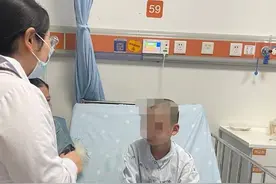 先天性小耳畸形患儿可申请治疗救助图片