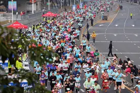 #（体育）2024汕头马拉松鸣枪起跑图片