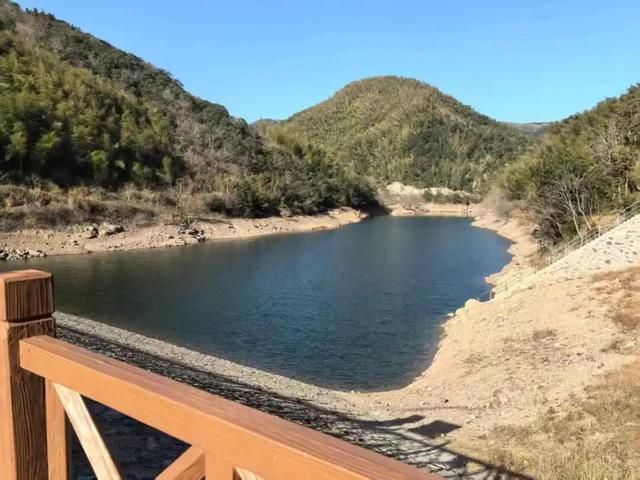 Hi走奉化⑧｜闯进冬日山野，邂逅三折冰瀑限定奇观