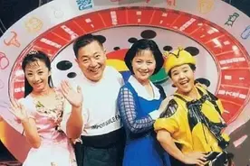 海报漫谈 | 从卖报歌到帽衫歌，看时代变迁里的儿童气质图片