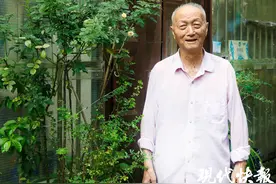 徐州百岁老人热心公益，曾筹建“抗日英雄碑廊”图片