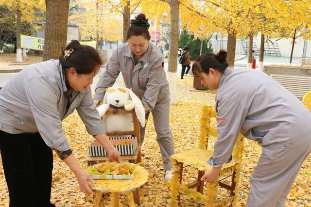 “银杏伞”火出圈！网友：不建议推广，因为我没有