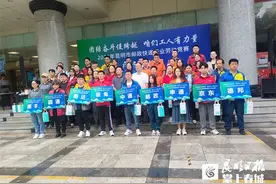 昆明一揽子福利温暖快递员图片