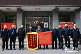 11岁男孩负气出走民警6小时紧急寻回图片