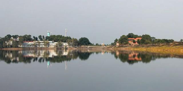 青睐绵阳 ‖ 湖光迷彩醉秋色，川超激战正当时！