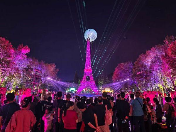 北京日报社区小板报 | 必打卡景点，天安门广场巨型花篮