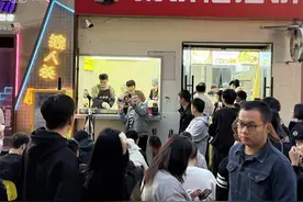 网红“粥饼伦”爆火之后：“误入”流量局，依然在烙饼图片