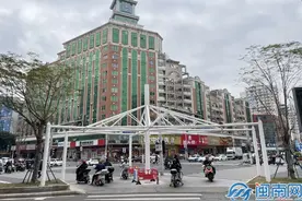 泉州中心市区首个交通岛遮阳棚开建！预计3月底完工图片