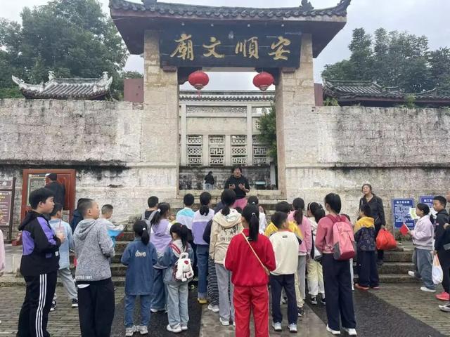 国庆首日：安顺古城寻城活动唤醒家国情怀