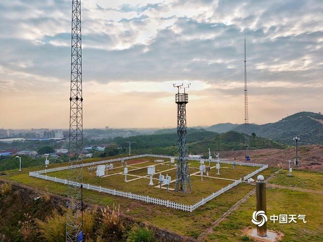 钦州：2025 年最后一场日落