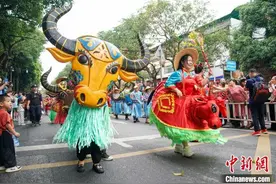 广西南宁蒲庙镇上演花婆节民俗庆典图片
