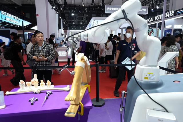机器人生产机器人！亦庄2027年将能量产万台具身智能机器人