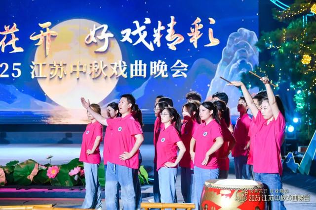 戏晚点绛唇，古镇夜未央