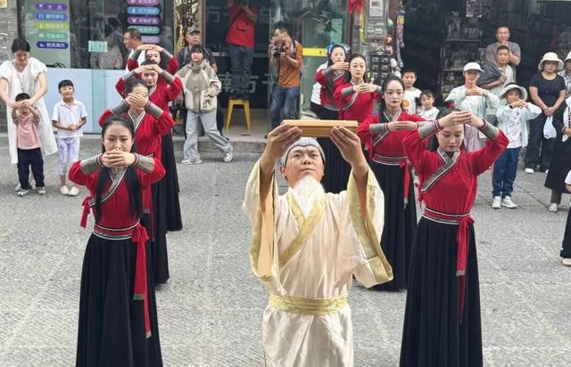 国庆佳节揽客超百万！昭通古城以文化为钥解锁名城“新流量”