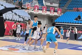 北京首钢首侨女篮客场84-45大胜福建厦门白鹭 连败终止图片