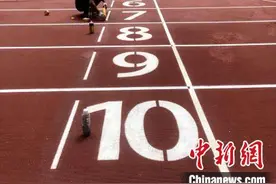 首座可转换看台特大型综合体育场在厦门投入使用图片