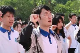 “你好，十八岁！”临沂士博高级中学举行高三毕业典礼及成人礼图片