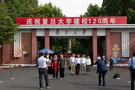 马上评︱校庆是节日，更是对精神的传承、与时代的对话图片