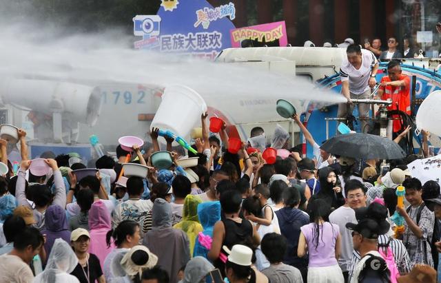 动静影像丨盛夏上演民族大联欢“水战”，水聚百川共绘欢乐画卷