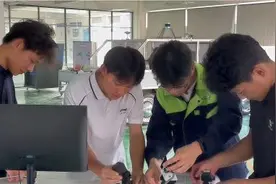 交院学子研发 “车门神”：小小装置守护车门安全，让 “开门杀” 不再可怕图片
