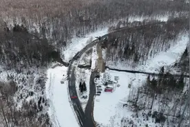 吉林省沿边开放旅游大通道(G331)环长白山段一级公路改扩建工程建设项目全线复工图片