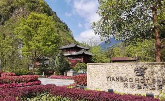 崭新冰雪缘，优惠享不停!山水龙门商家联盟2026爱丽丝仙径越野赛专属福利大放送!