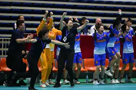 #（体育）手球——全国女子锦标赛：上海队晋级四强图片