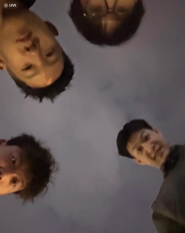 女子找回丢失的手机，打开发现有张4名男生的合照，顿时被可爱到了！