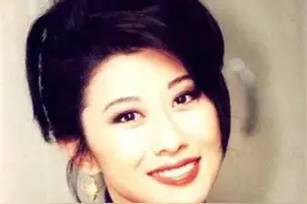 【每日听首粤语歌】叶蒨文凭此曲，拿下90年各大排行榜冠军！掌管起香港女歌手的第一把交椅图片