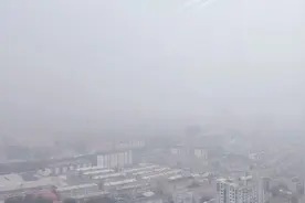 雾霾锁泉城！千佛山丢了，大明湖也没影了图片