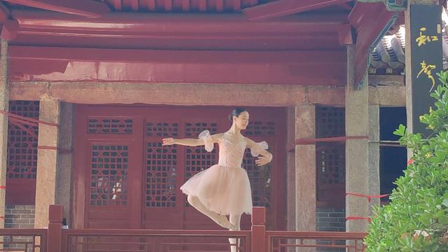 泰山景区举办莫斯科儿童剧院玩偶音乐剧团泰山文化交流活动