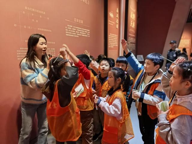 春秋假“首考”交卷,不应止于喝彩