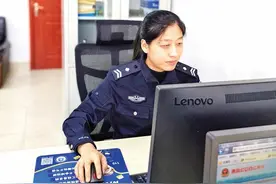 她，警营里的“铿锵玫瑰”图片