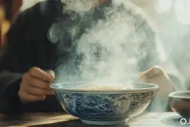吃面条和馍馍长大的人，一茬茬离乡，一年年盼望着一碗面里的团圆图片