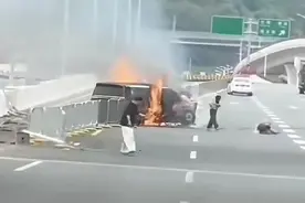 深圳一辆极氪起火燃烧，现场黑烟滚滚，乘客被紧急送医！官方回应图片