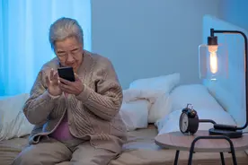 中老年迷上“27岁霸总爱上45岁保洁”，网友：国产短剧已疯图片
