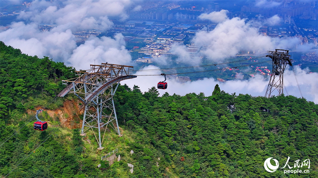 江西庐山：一“缆”胜景