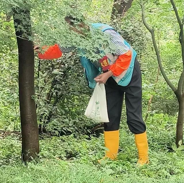 高温酷暑，感谢他们的付出！