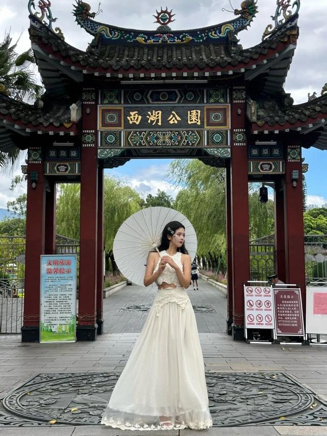 跟着达人，假期拍出朋友圈爆款九宫格