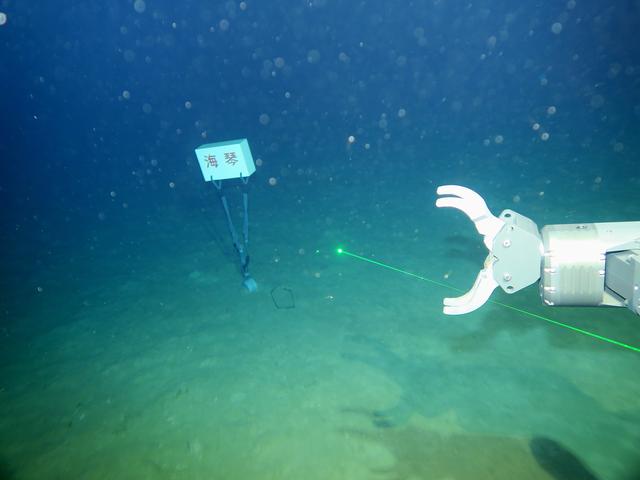 新华全媒+｜我国自主研制的6000米级深海无人遥控潜水器“海琴”号在南海成功海试