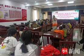 体验中式美学！常熟市沙家浜镇沙南村开展宋锦珍珠画制作活动图片