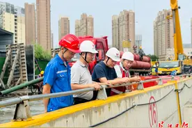 “量身订制”大盾构机掘进，武汉地铁10号线攻坚穿越长江图片