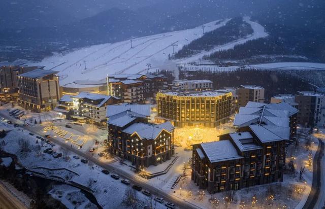阿那亚·崇礼点亮冰雪童话季，"MORE THAN SKI"构建全龄友好度假新地标