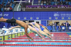 男子800米自由泳费立纬摘银，山东选手刘培鑫位列第四名图片
